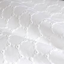 Bio-Voile aus Baumwolle mit Bohr-Stickerei Design 69816 - weiß 