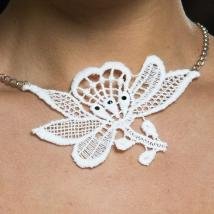 Kette Roxana - Creme mit Stein in Schwarz