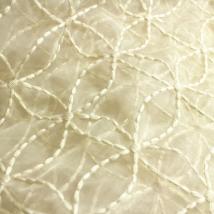 Peace Silk Organza mit Stickerei Design 69954 - roh - kbA auf kbT 