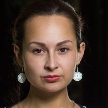 Runde Ohrringe Audrey - Creme mit Stein 