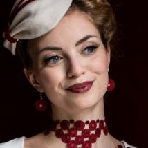 Runde Ohrringe Audrey - Weinrot mit Stein 