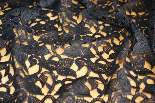 Guipure-Allover A08 in Schwarz, 67 cm breit - Muster Musterlasche